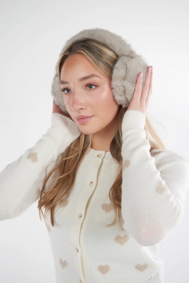 Magasinez les élégants cache-oreilles de la nouvelle collection de la Boutique Colori. - Shop the elegant earmuffs from new collection Boutique Colori.