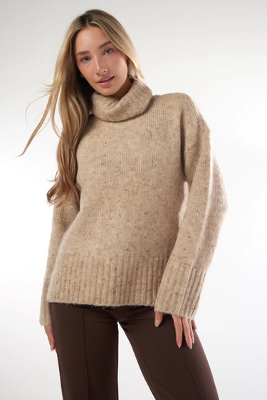 Magasinez le chandail à col roulé de la nouvelle collection de la Boutique Colori - Shop the turtleneck sweater from new collection from Boutique Colori