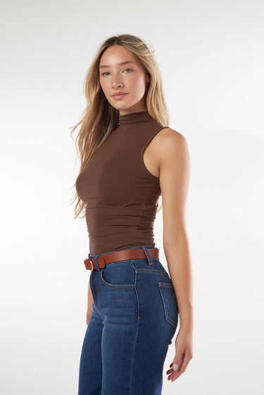 Magasinez le haut sans manches de la nouvelle collection de la Boutique Colori - Shop the sleeveless top from new collection from Boutique Colori
