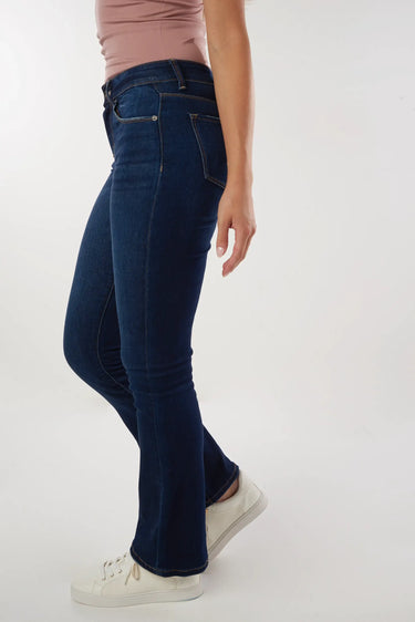 Magasinez le jean à jambe évasée de la nouvelle collection de la Boutique Colori - Shop the flared jeans from new collection from Boutique Colori