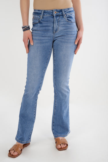 Magasinez le jean évasée de la nouvelle collection de la Boutique Colori - Shop the flared jeans from new collection from Boutique Colori