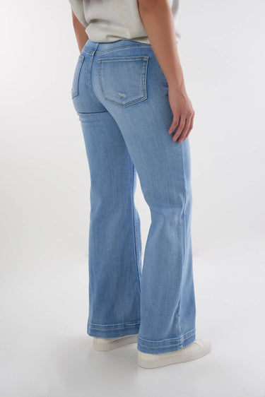 Magasinez le jean à jambe large de la nouvelle collection de la Boutique Colori - Shop the wide-leg jeans from new collection from Boutique Colori