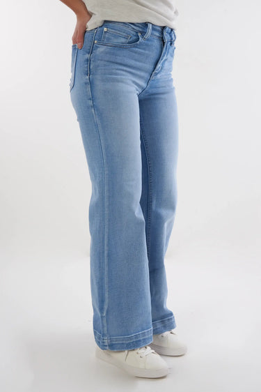 Magasinez le jean à jambe large de la nouvelle collection de la Boutique Colori - Shop the wide-leg jeans from new collection from Boutique Colori