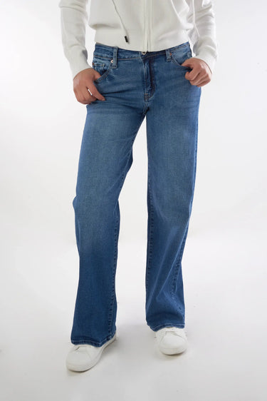 Magasinez le jean à jambe large de la nouvelle collection de la Boutique Colori - Shop the wide-leg jeans from new collection from Boutique Colori