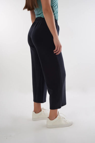 Magasinez le pantalon capri à taille élastique de la nouvelle collection de la Boutique Colori - Shop the elastic waist capri pants from new collection from Boutique Colori