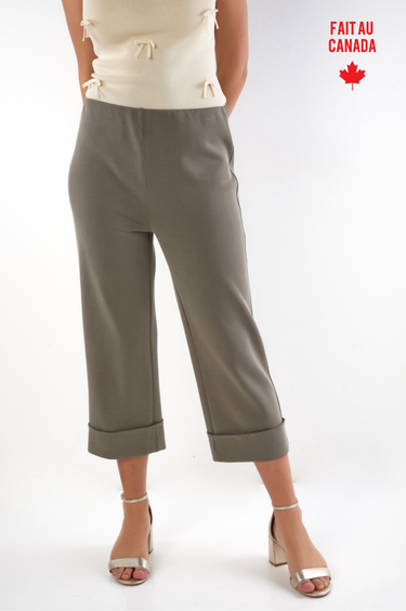 Magasinez le capri à jambe large de la nouvelle collection de la Boutique Colori - Shop the wide-leg capri from new collection from Boutique Colori