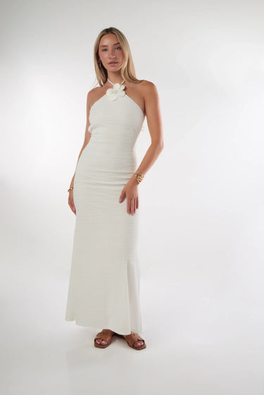 Magasinez la robe élégante à dos ouvert de la nouvelle collection de la Boutique Colori - Shop the elegant dress with open back from new collection from Boutique Colori