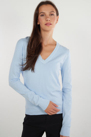Magasinez le chandail basique avec col en V de Colori - Shop the basic top with V-neck from Colori