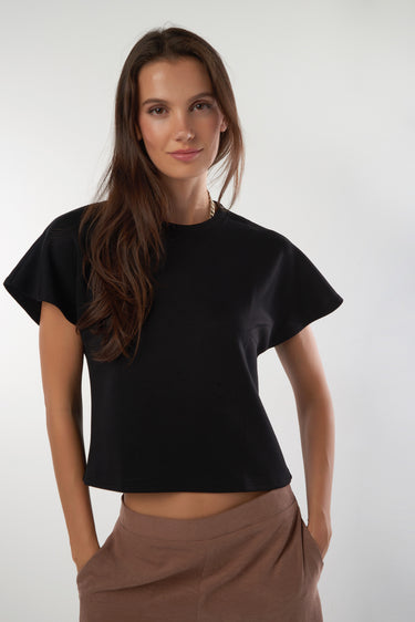 Magasinez le haut basique sans manches de Colori - Shop the sleeveless basic top from Colori