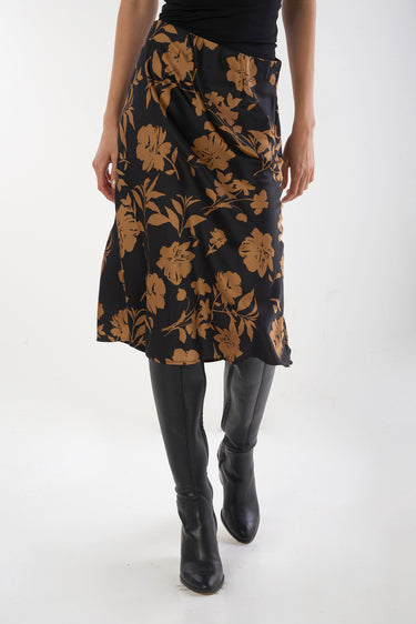Magasinez la jupe midi en satin imprimée de Colori - Shop the printed satin midi skirt from Colori