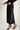 Magasinez la jupe midi en satin de Colori - Shop the midi satin skirt from Colori