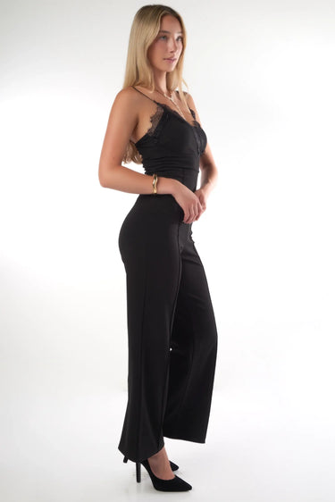 Magasinez la combinaison à décolleté en dentelle de la nouvelle collection de la Boutique Colori  - Shop the jumpsuit with lace from new collection from Boutique Colori