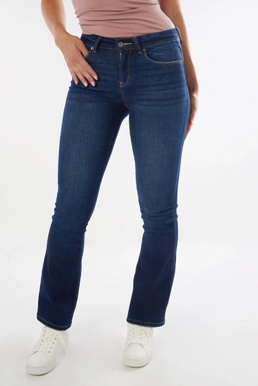 Magasinez le jean à jambe évasée de la nouvelle collection de la Boutique Colori - Shop the flared jeans from new collection from Boutique Colori