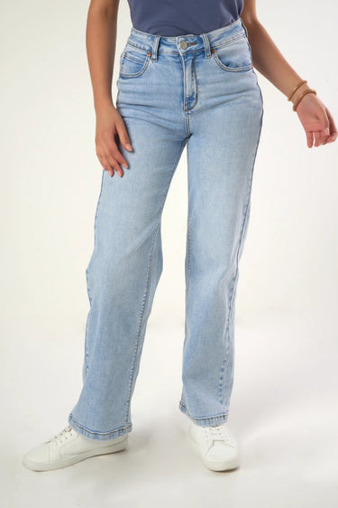 Magasinez le jean à jambe large de la nouvelle collection de la Boutique Colori - Shop the wide-leg jeans from new collection from Boutique Colori