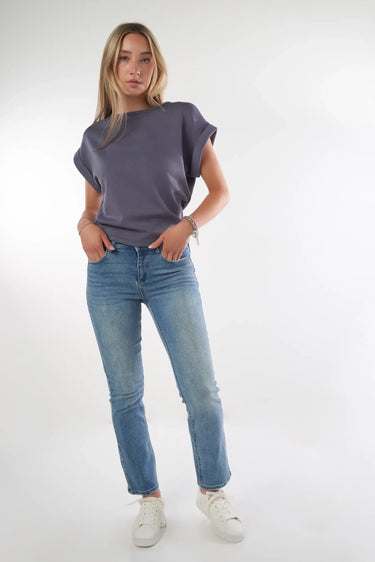 Magasinez le jean à jambe droit de la nouvelle collection de la Boutique Colori - Shop the straight-leg jeans from new collection from Boutique Colori