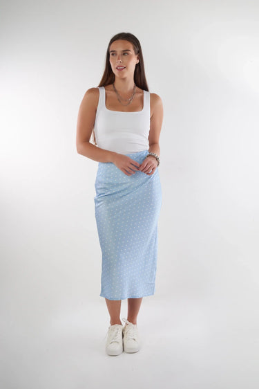 Magasinez la jupe midi satinée de la nouvelle collection de la Boutique Colori - Shop the satin midi skirt from new collection from Boutique Colori