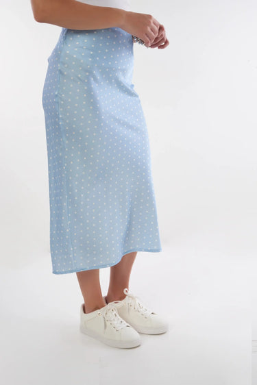 Magasinez la jupe midi satinée de la nouvelle collection de la Boutique Colori - Shop the satin midi skirt from new collection from Boutique Colori