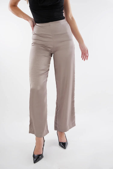 Magasinez le pantalon à jambe large de la nouvelle collection de la Boutique Colori - Shop the wide-leg pants from new collection from Boutique Colori