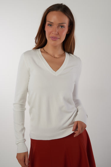 Magasinez le chandail basique avec col en V de Colori - Shop the basic top with V-neck from Colori