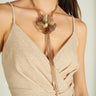 Magasinez le collier à fleurs et franges de Colori - Shop the flower and fringe necklace from Colori