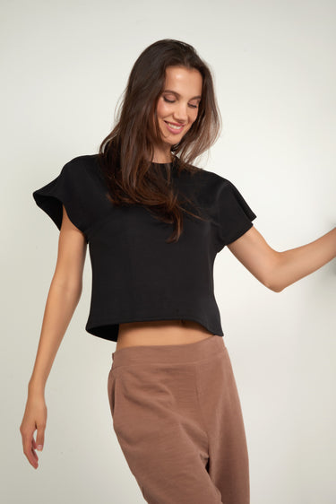 Magasinez le haut basique sans manches de Colori - Shop the sleeveless basic top from Colori
