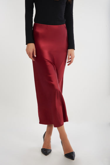 Magasinez la jupe midi en satin de Colori - Shop the midi satin skirt from Colori