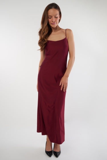 Magasinez la robe maxi brillante de Colori - Shop the shiny maxi dress from Colori