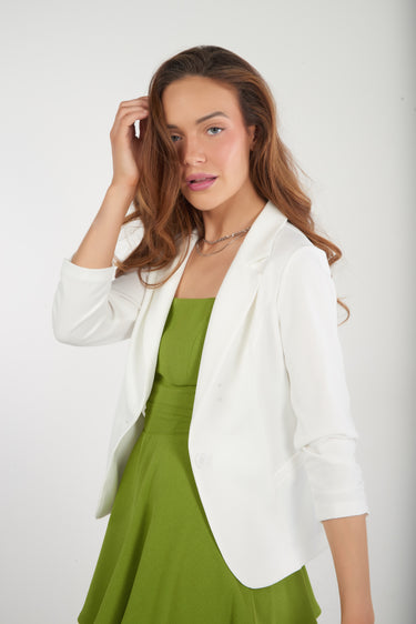 Magasinez le veston à manches froncées de Colori - Shop the ruched sleeves blazer from Colori